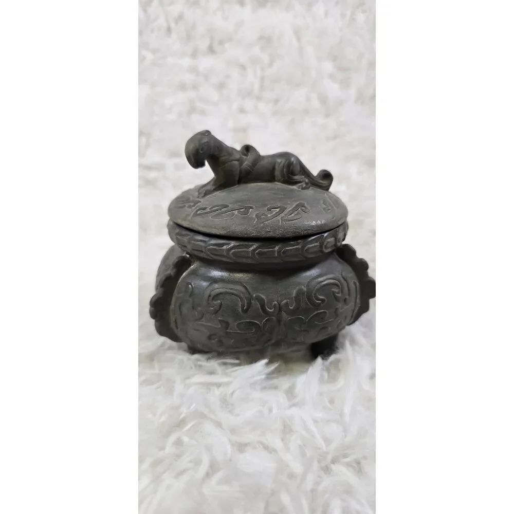 Foo Dog Vintage Cermatic Footed Chinese Pot  W/ Lid